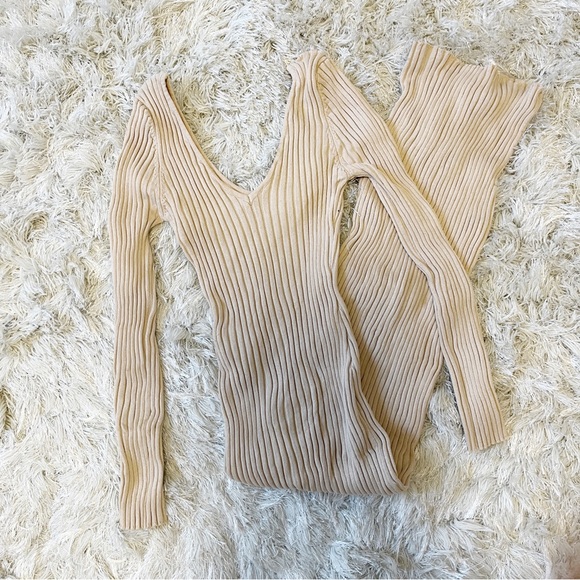 Taupe V-Neck Long Sleeve Fitted Maxi Dress - Picture 5 of 5